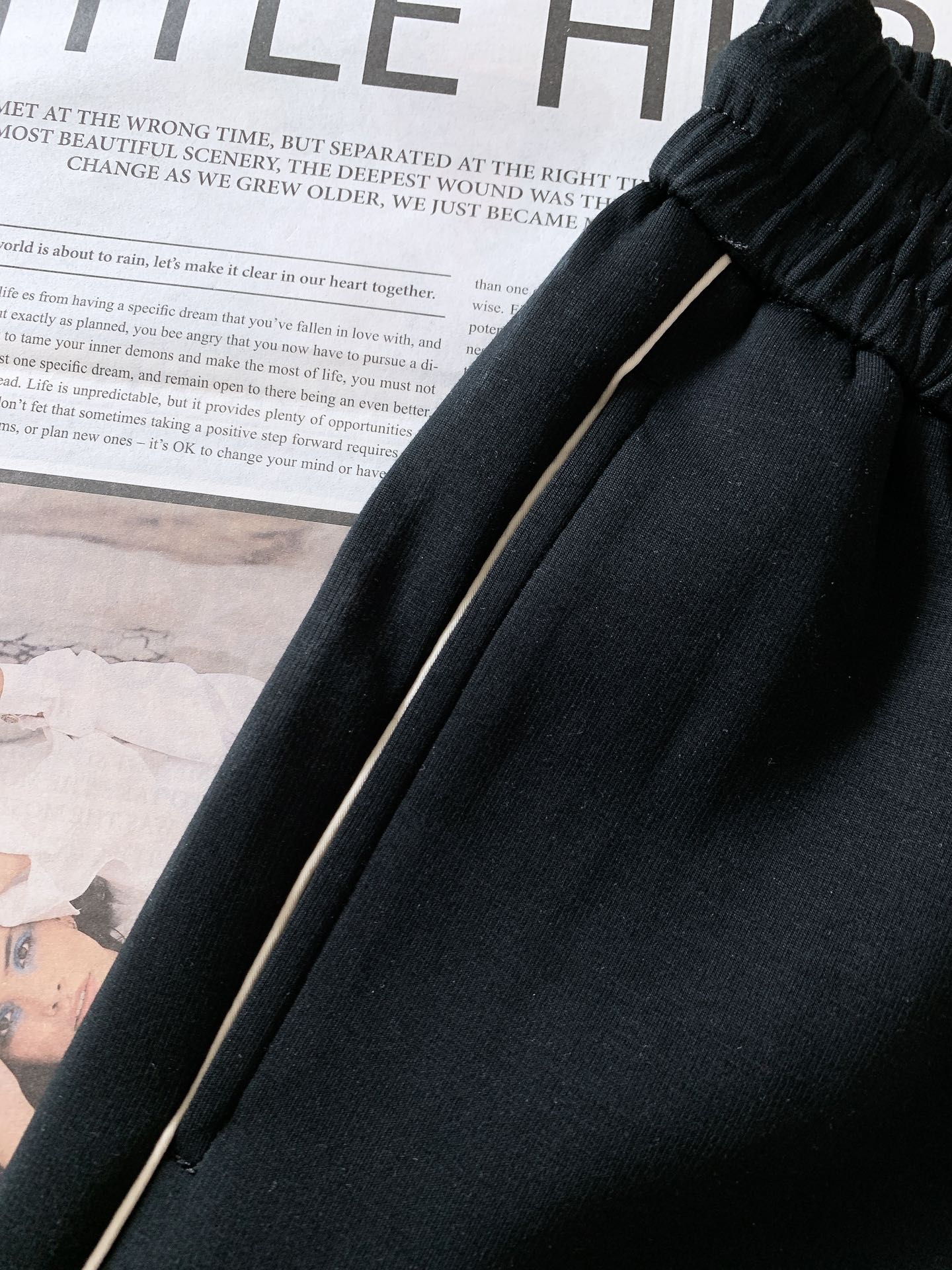 Celine 赛琳 2025FW早秋新品 刺绣抽绳休闲裤时尚系列，独特设计，抽绳休闲长裤 订纱开始订染和