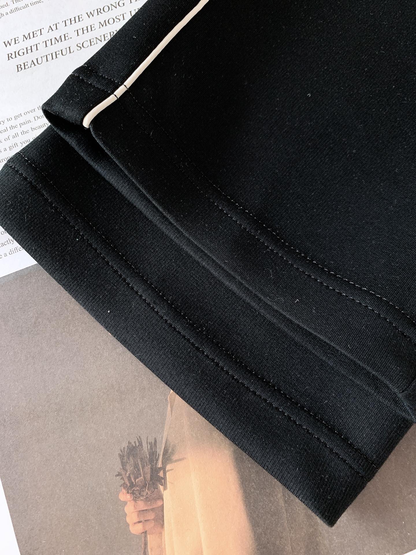 Celine 赛琳 2025FW早秋新品 刺绣抽绳休闲裤时尚系列，独特设计，抽绳休闲长裤 订纱开始订染和