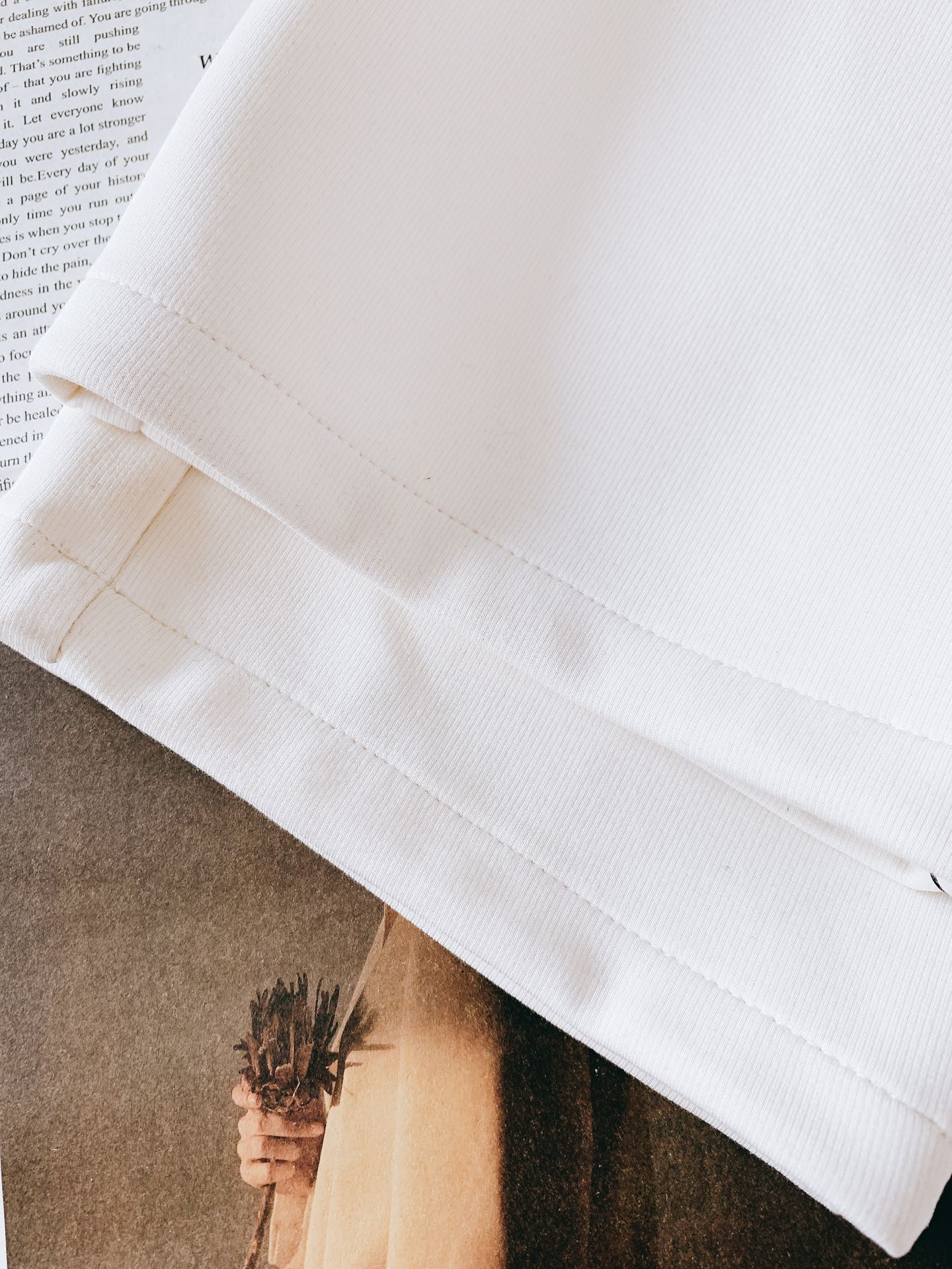 Celine 赛琳 2025FW早秋新品 刺绣抽绳休闲裤时尚系列，独特设计，抽绳休闲长裤 订纱开始订染和