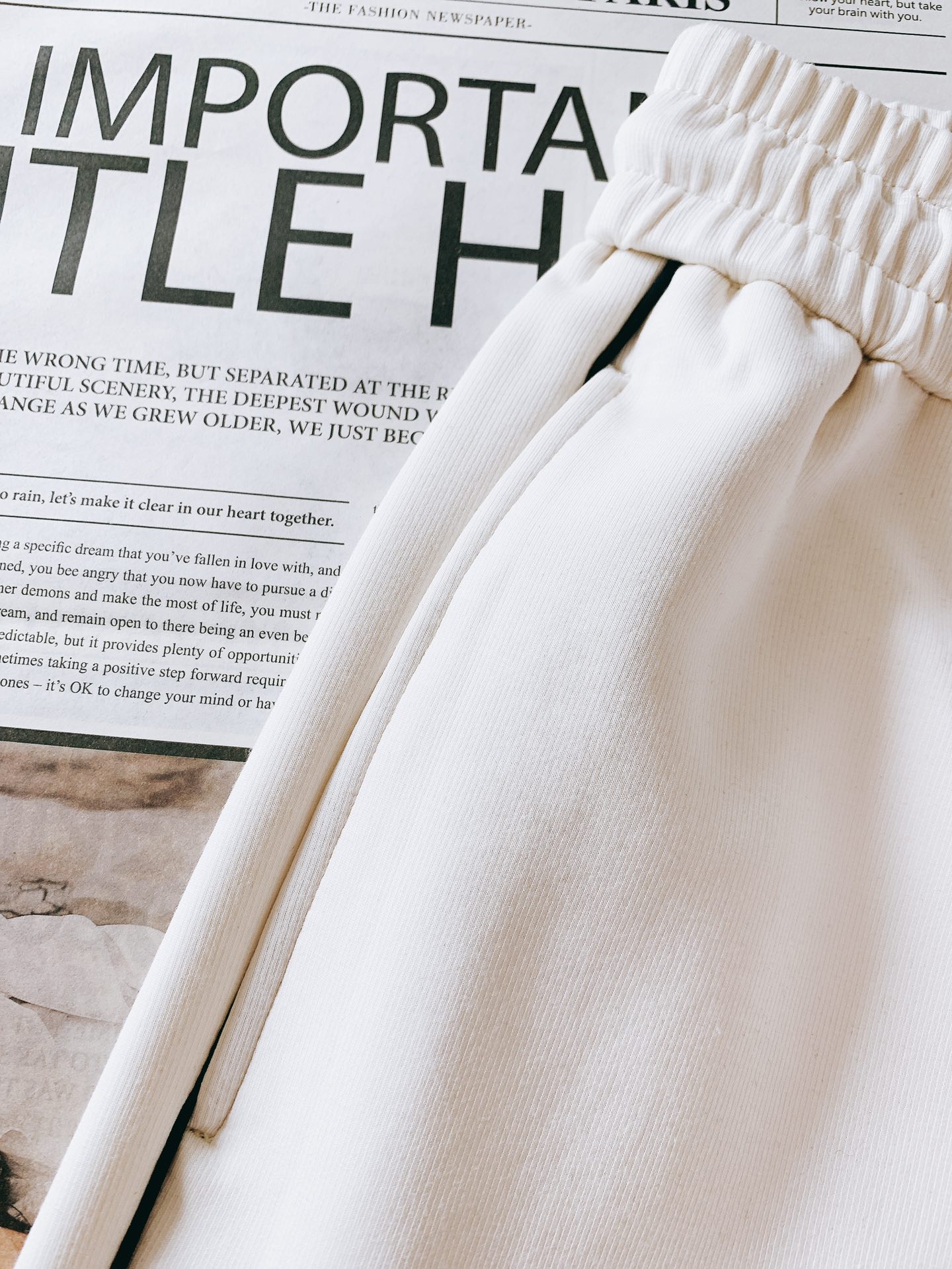 Celine 赛琳 2025FW早秋新品 刺绣抽绳休闲裤时尚系列，独特设计，抽绳休闲长裤 订纱开始订染和