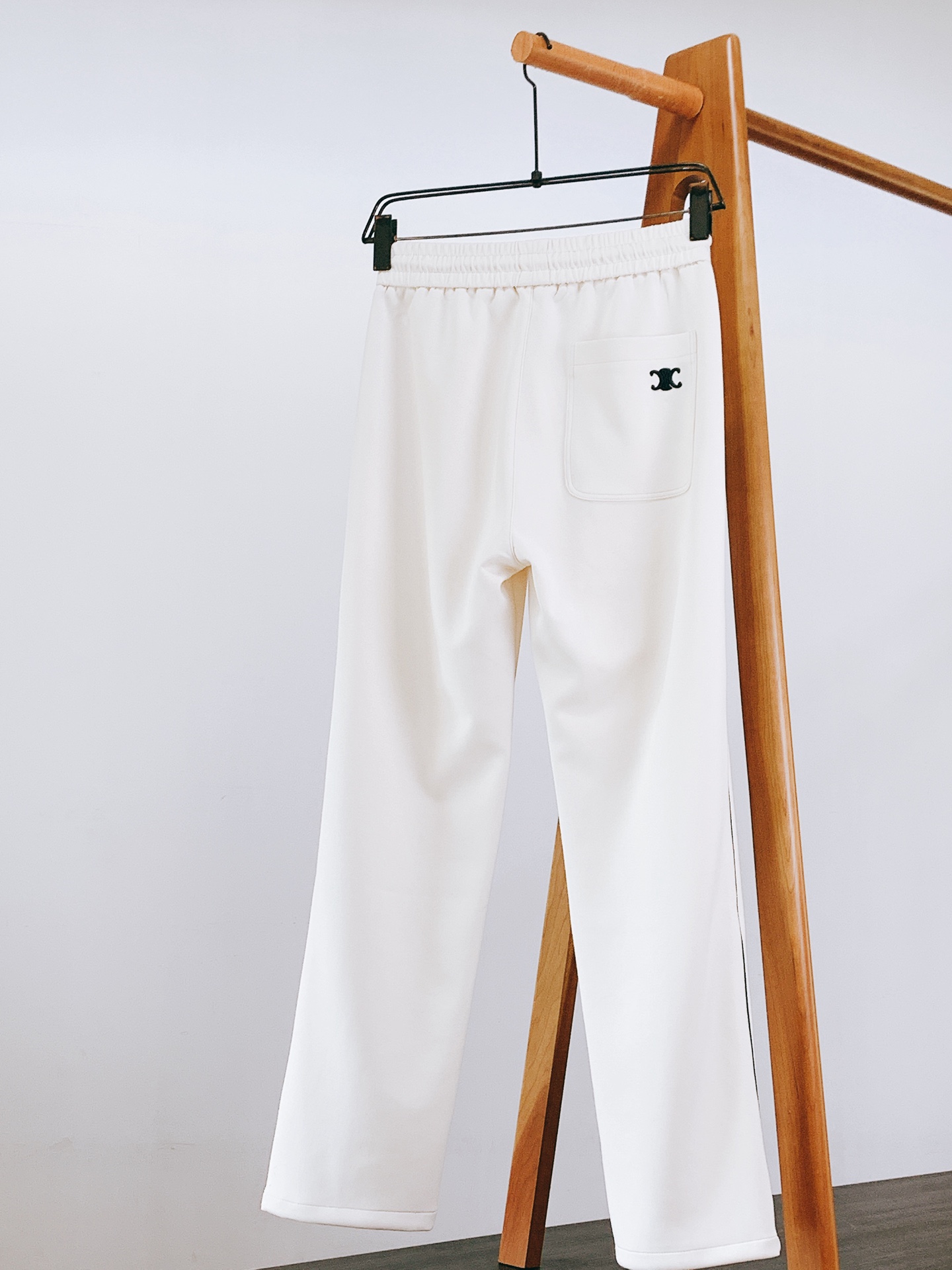 Celine 赛琳 2025FW早秋新品 刺绣抽绳休闲裤时尚系列，独特设计，抽绳休闲长裤 订纱开始订染和