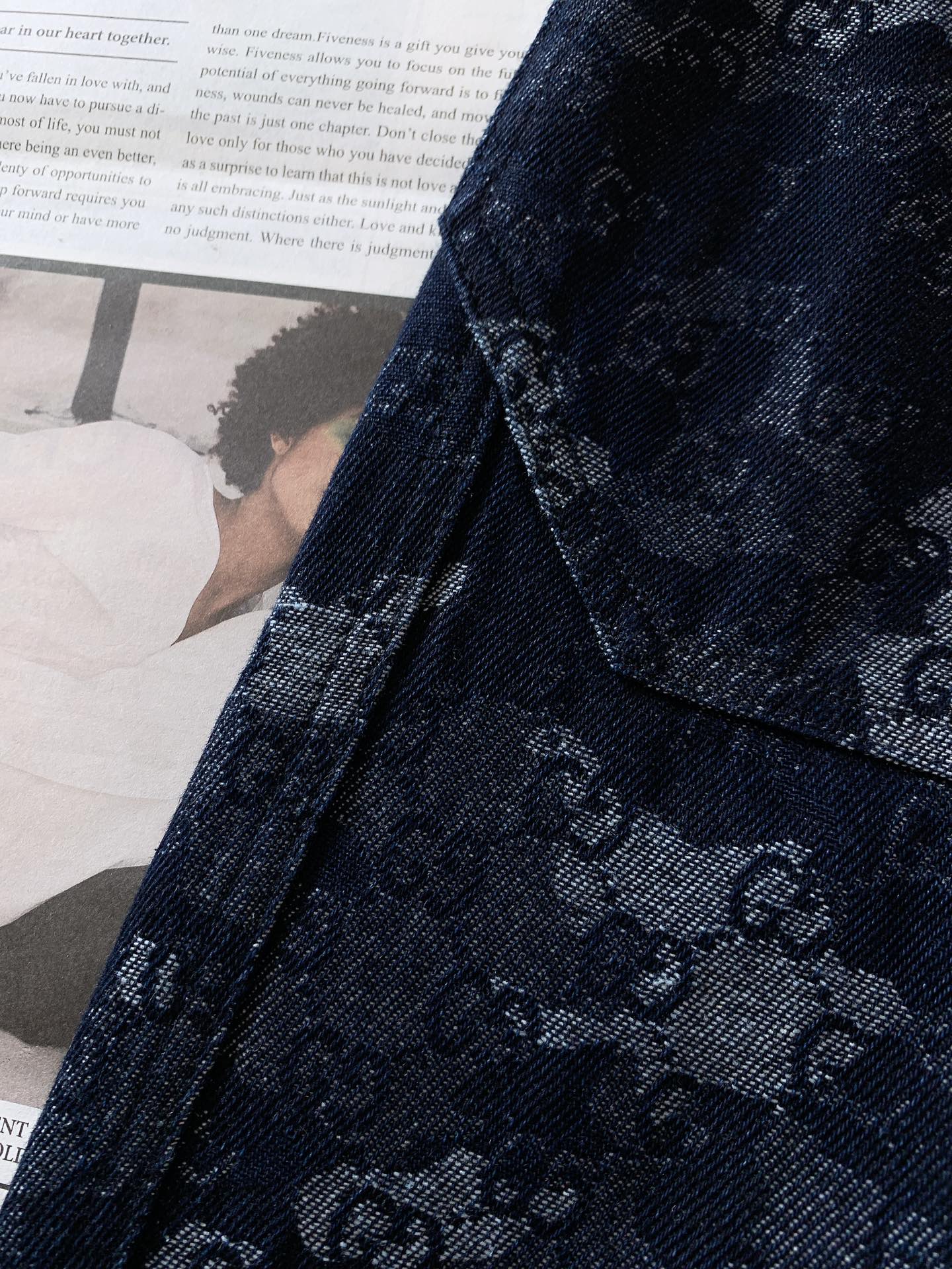 Gucci 古驰 2025FW早秋新品 迷彩GG牛仔休闲裤｜潮酷玩家的奢潮宣言深海蓝牛仔基底上，ＧG满印