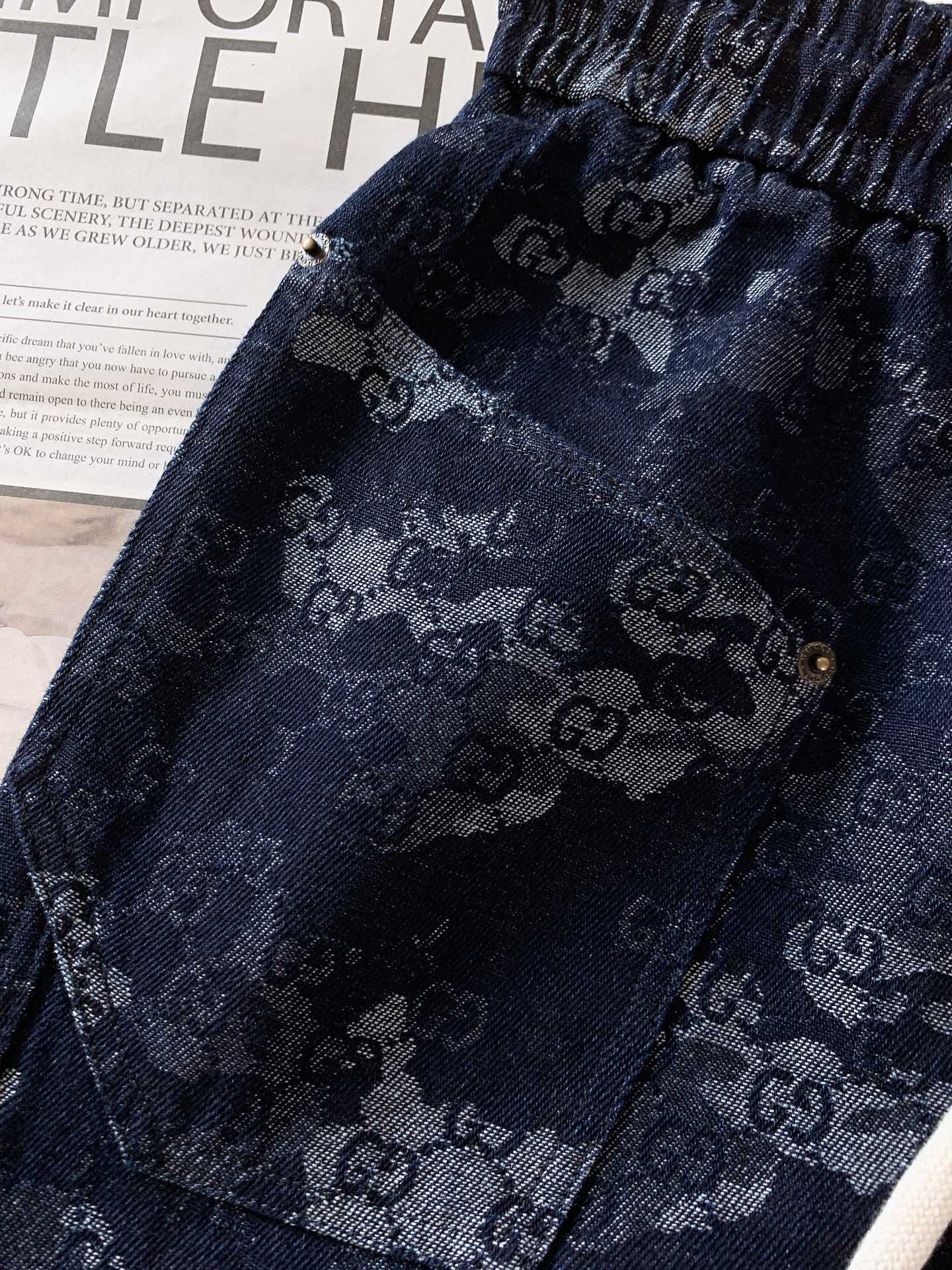 Gucci 古驰 2025FW早秋新品 迷彩GG牛仔休闲裤｜潮酷玩家的奢潮宣言深海蓝牛仔基底上，ＧG满印