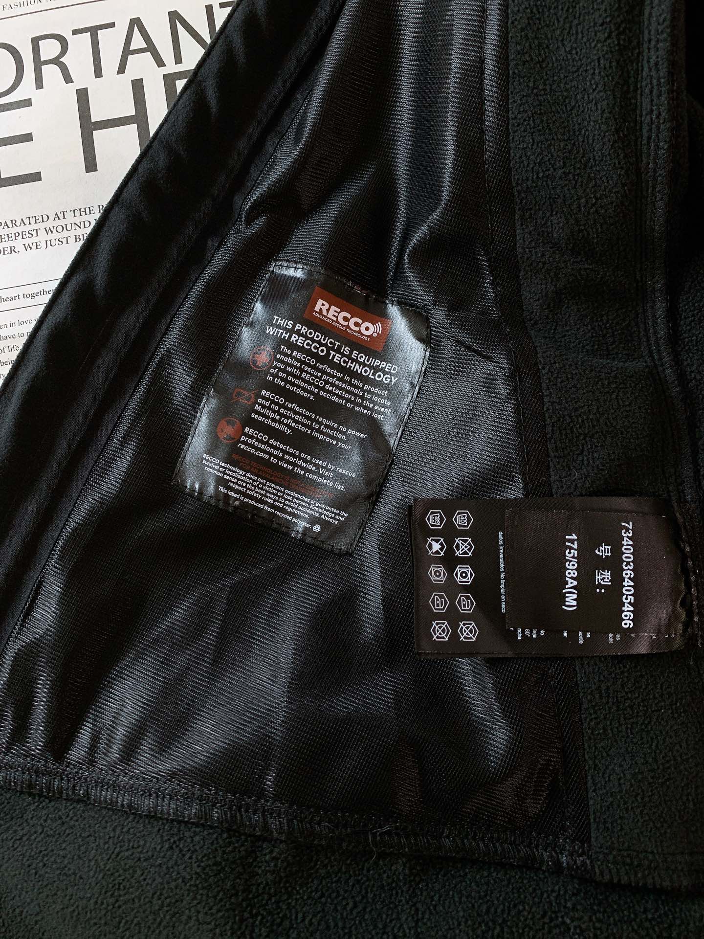 ￼ Klattermusen攀山鼠秋冬菲尔纳男女户外滑雪防风雪软壳外套47% 巴斯夫生物基再生聚酰胺纤维