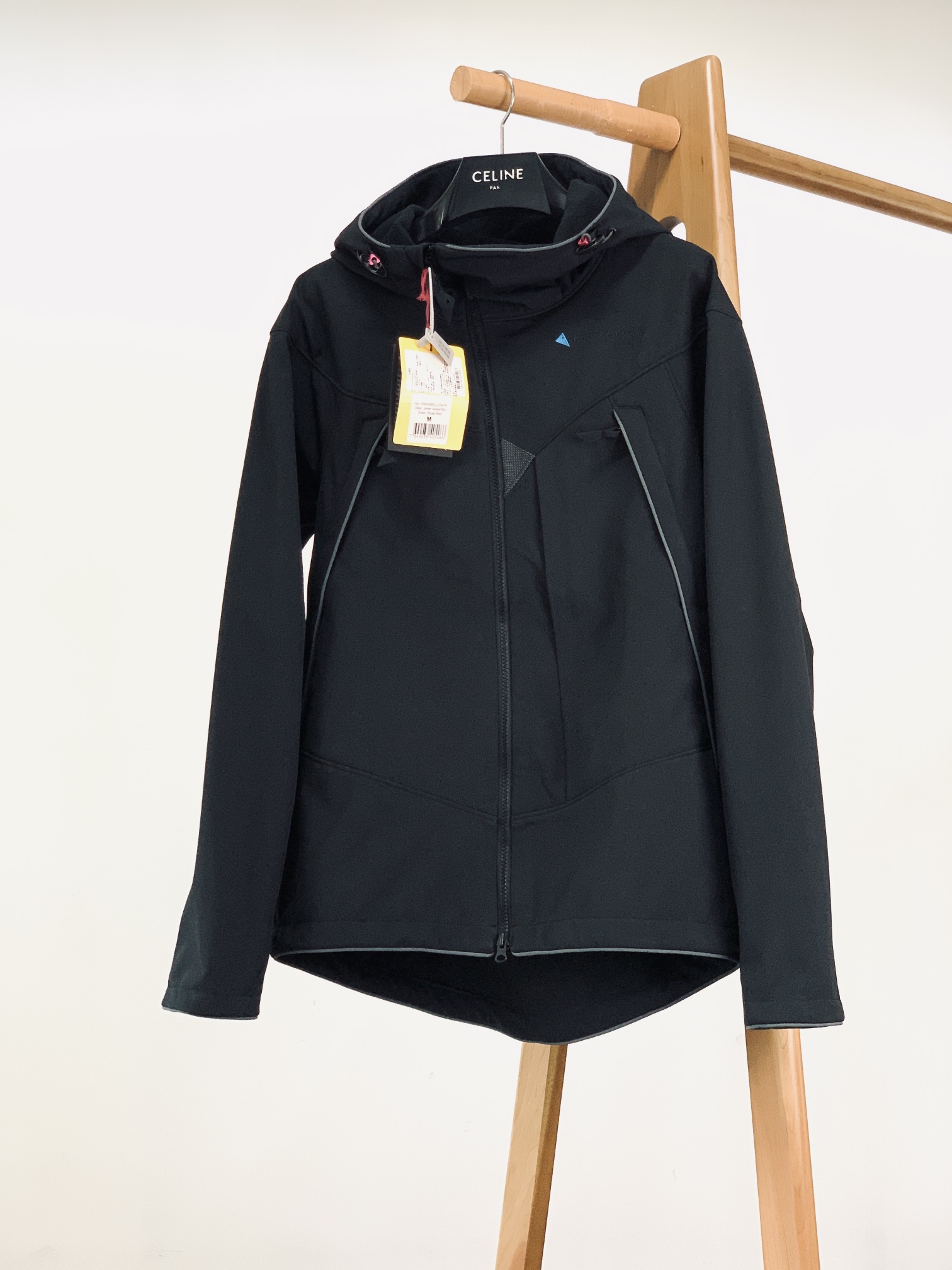 ￼ Klattermusen攀山鼠秋冬菲尔纳男女户外滑雪防风雪软壳外套47% 巴斯夫生物基再生聚酰胺纤维