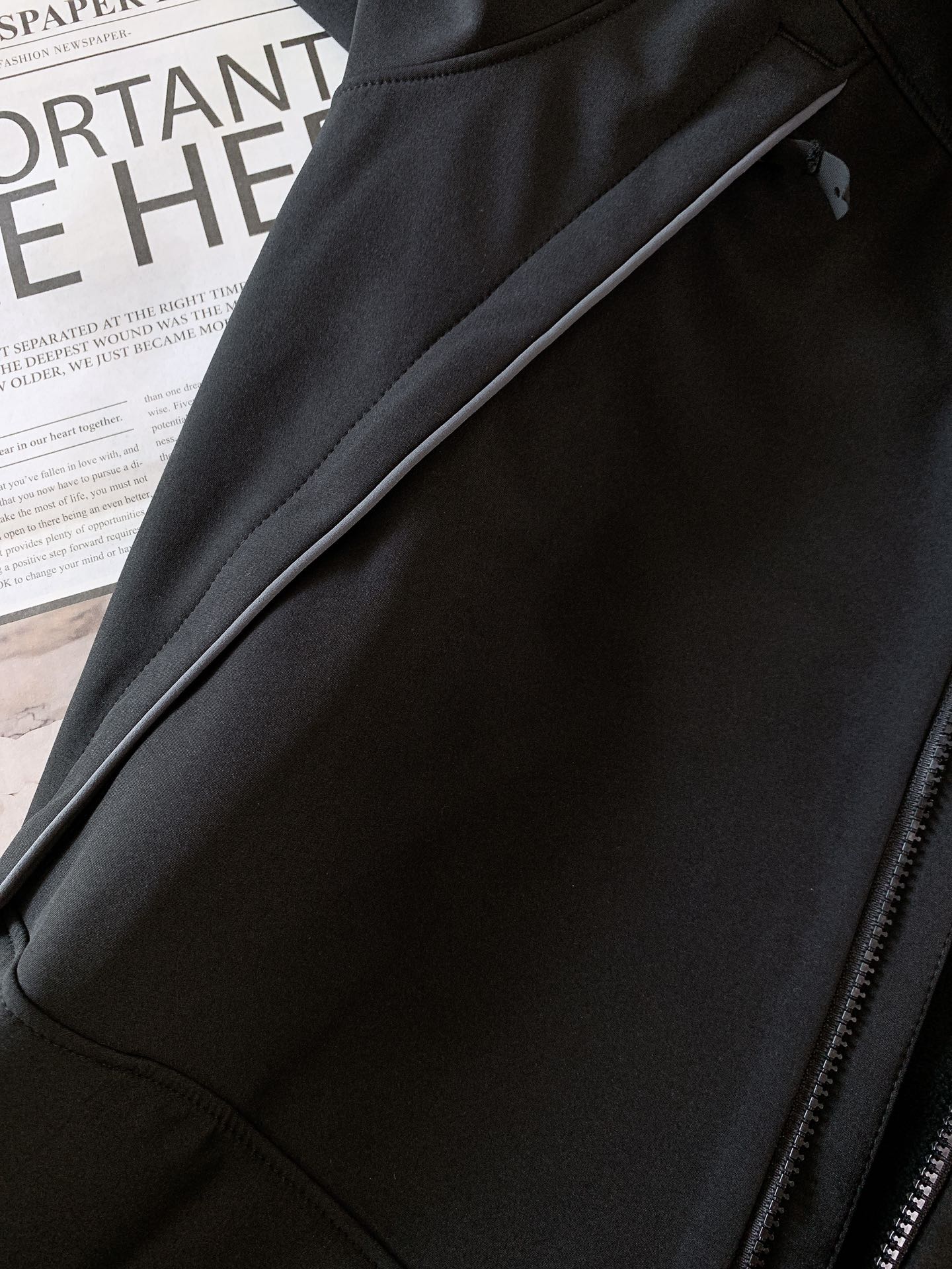 ￼ Klattermusen攀山鼠秋冬菲尔纳男女户外滑雪防风雪软壳外套47% 巴斯夫生物基再生聚酰胺纤维