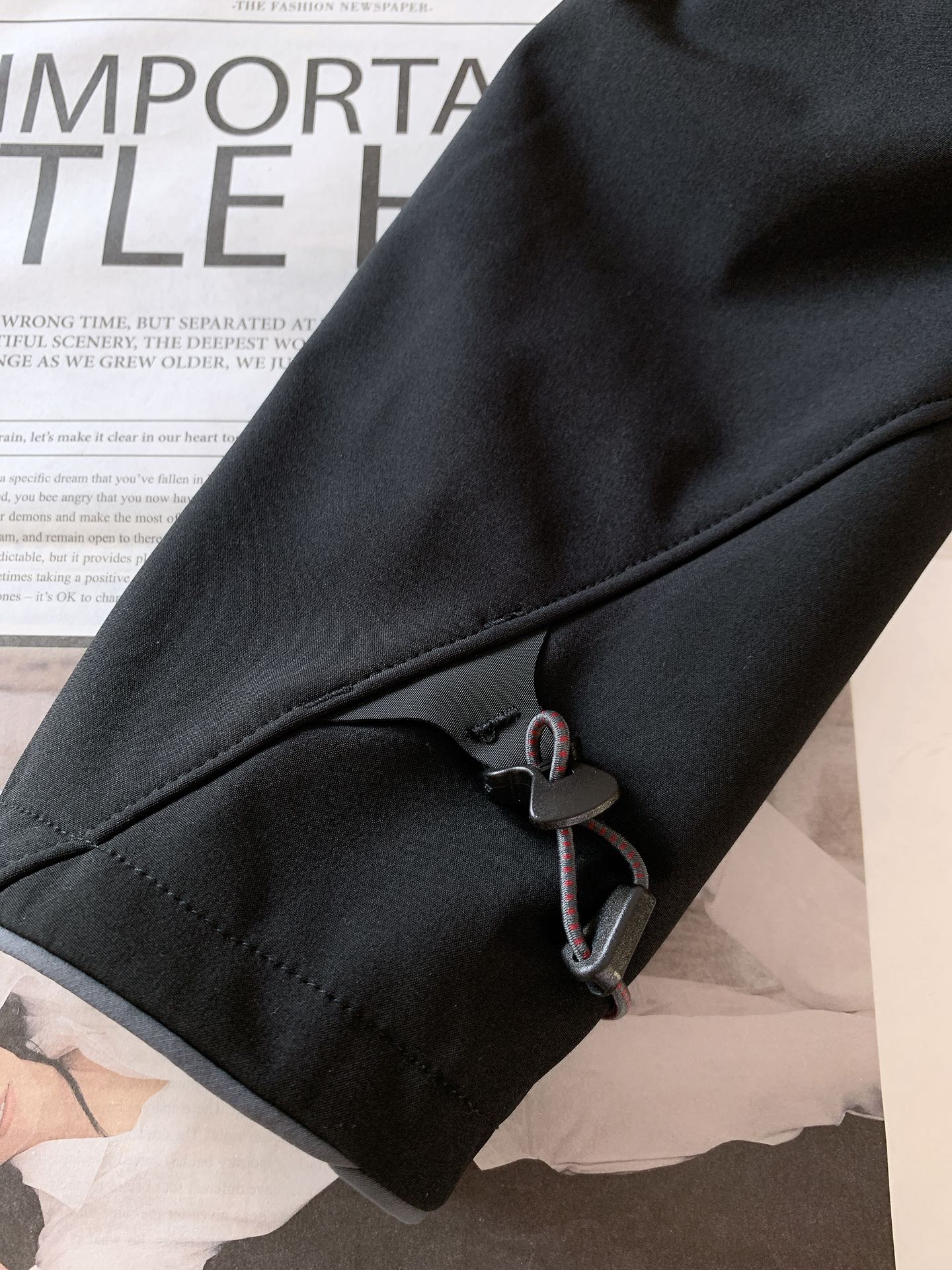 ￼ Klattermusen攀山鼠秋冬菲尔纳男女户外滑雪防风雪软壳外套47% 巴斯夫生物基再生聚酰胺纤维