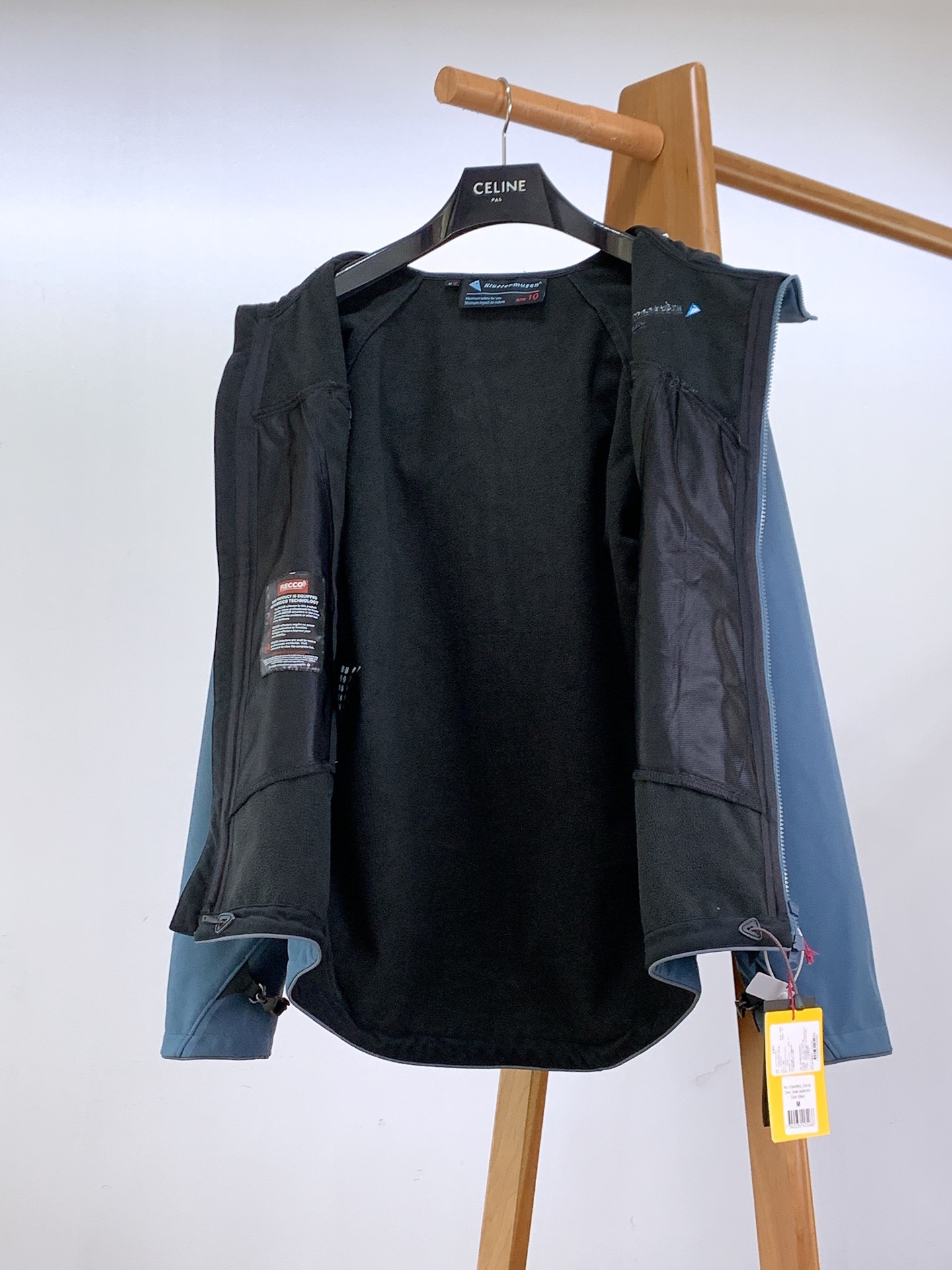 ￼ Klattermusen攀山鼠秋冬菲尔纳男女户外滑雪防风雪软壳外套47% 巴斯夫生物基再生聚酰胺纤维