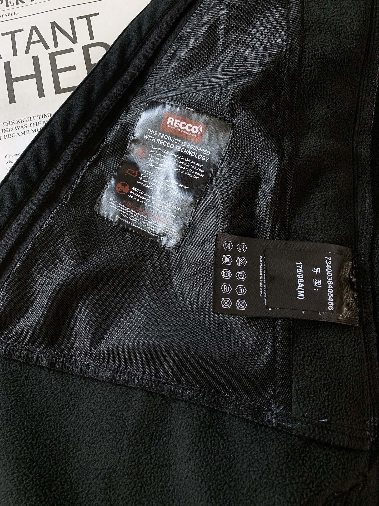 ￼ Klattermusen攀山鼠秋冬菲尔纳男女户外滑雪防风雪软壳外套47% 巴斯夫生物基再生聚酰胺纤维