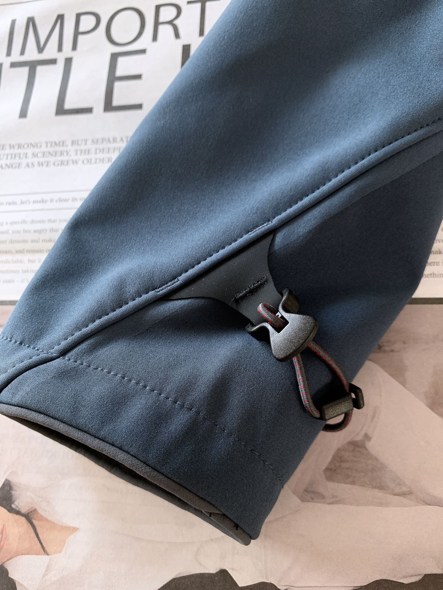 ￼ Klattermusen攀山鼠秋冬菲尔纳男女户外滑雪防风雪软壳外套47% 巴斯夫生物基再生聚酰胺纤维