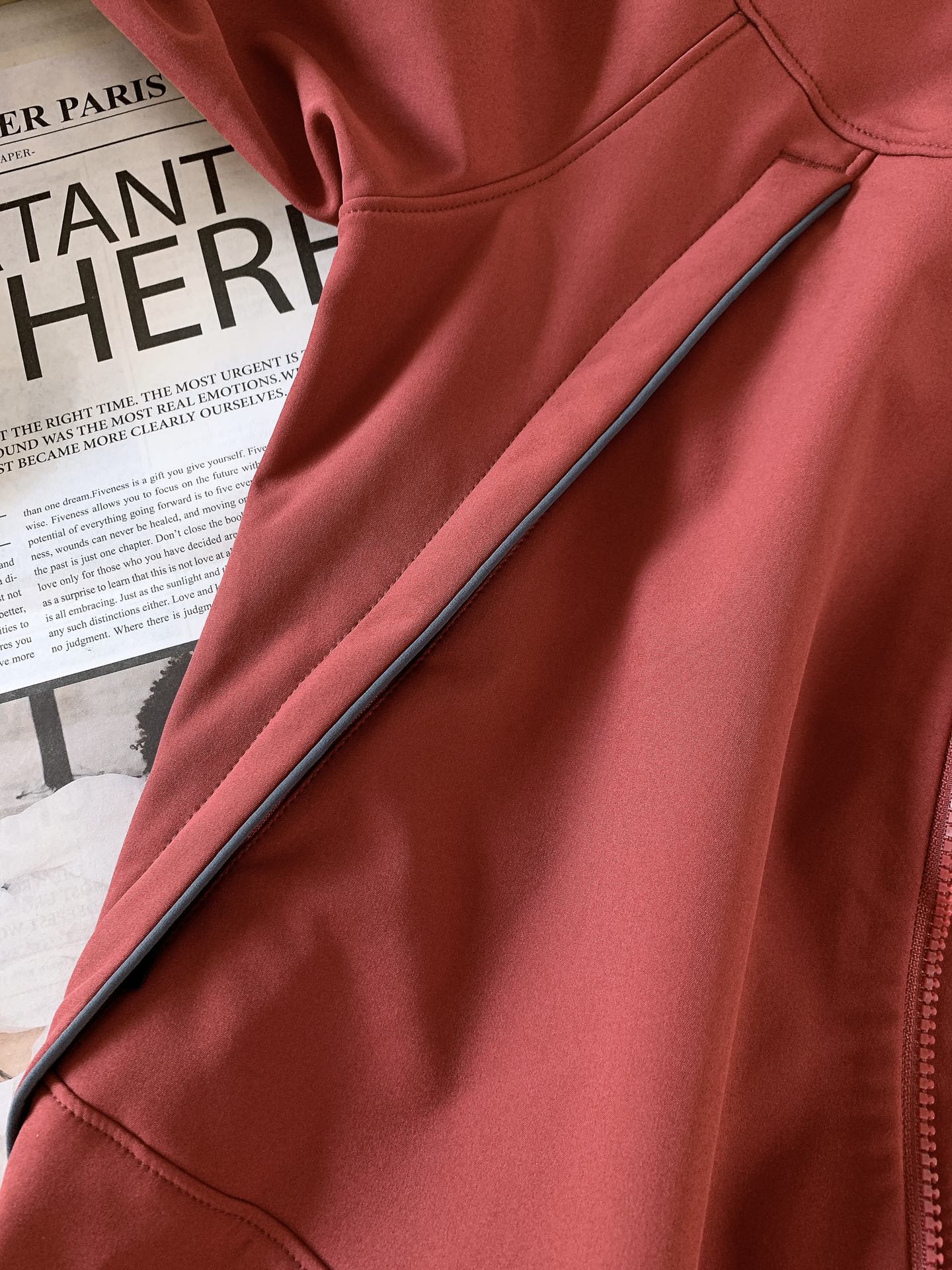 Klattermusen攀山鼠秋冬菲尔纳男女户外滑雪防风雪软壳外套47% 巴斯夫生物基再生聚酰胺纤维+4