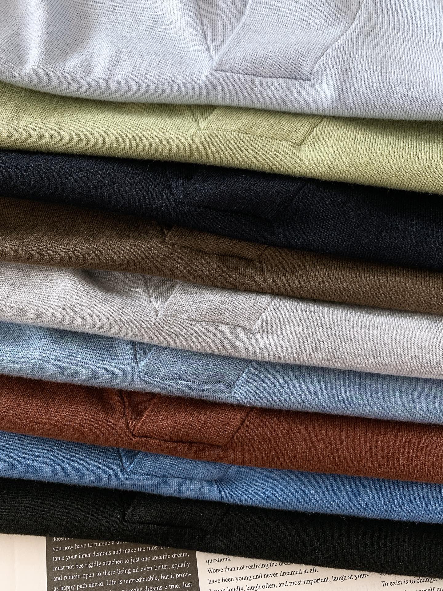 LoroPiana L.P FW早秋新品 lP🆕 男款长袖针织打底衫，精致工艺、高级质感、经典单品，这些