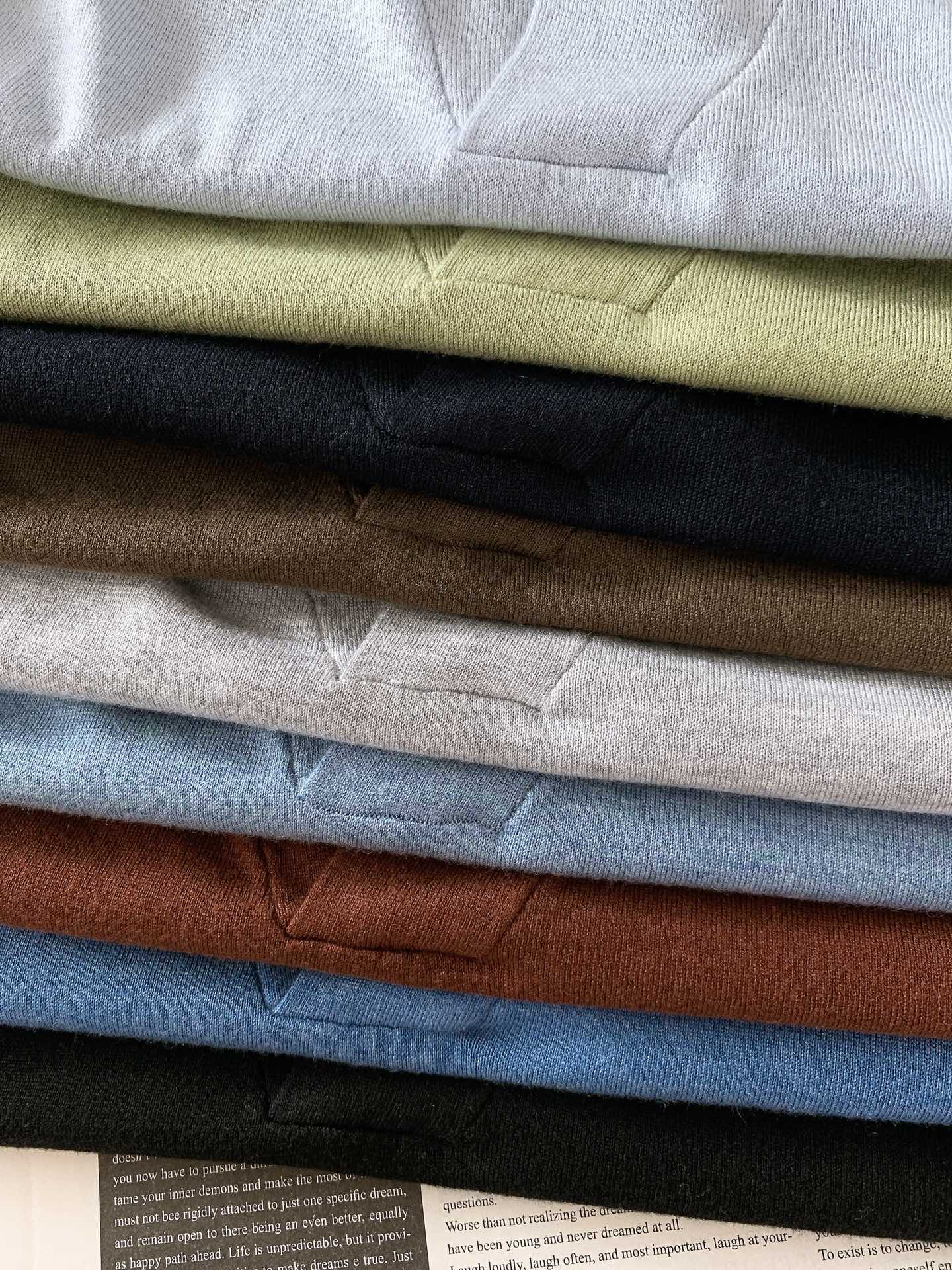 LoroPiana L.P FW早秋新品 lP🆕 男款长袖针织打底衫，精致工艺、高级质感、经典单品，这些