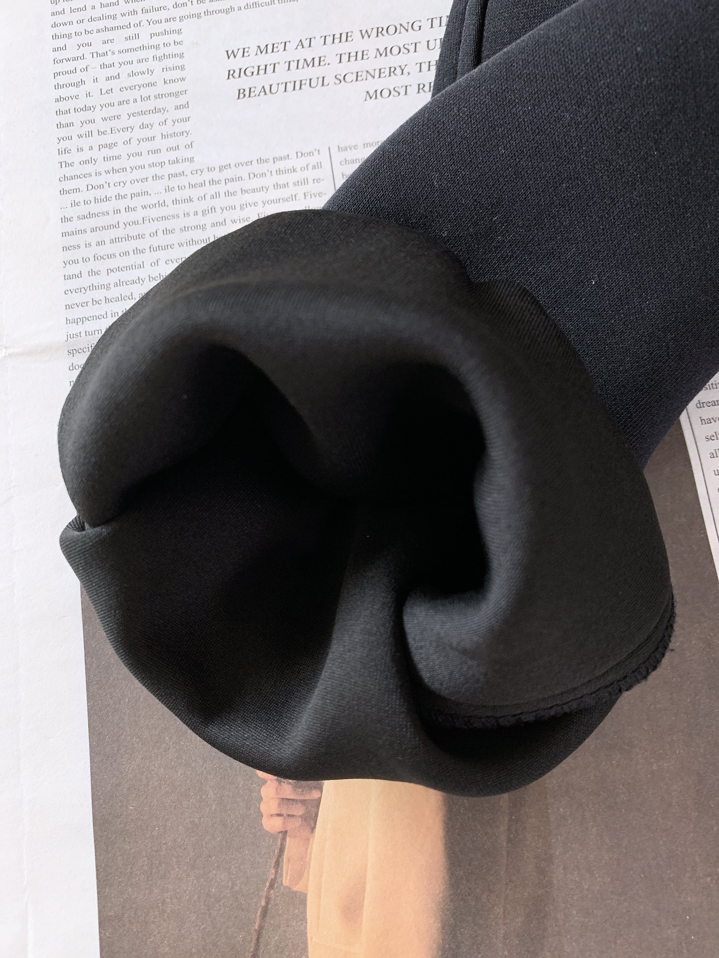 𝐁𝐚𝐥𝐞𝐧𝐜𝐢𝐚𝐠𝐚 巴黎世家 2025FW早秋新品 刺绣抽绳休闲裤时尚系列，独特设计，抽绳休闲长裤 订