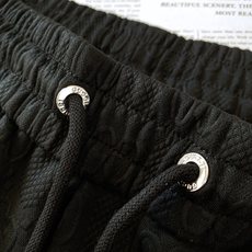 Gucci 古驰 2025FW早秋新品 刺绣抽绳休闲裤时尚系列,独特设计,抽绳休闲长裤 订纱开始订染和订 Gucci 古驰 2025FW早秋新品 刺绣抽绳休闲裤时尚系列,独特设计,抽绳休闲长裤 订纱开始订染和订