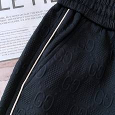 Gucci 古驰 2025FW早秋新品 刺绣抽绳休闲裤时尚系列,独特设计,抽绳休闲长裤 订纱开始订染和订 Gucci 古驰 2025FW早秋新品 刺绣抽绳休闲裤时尚系列,独特设计,抽绳休闲长裤 订纱开始订染和订