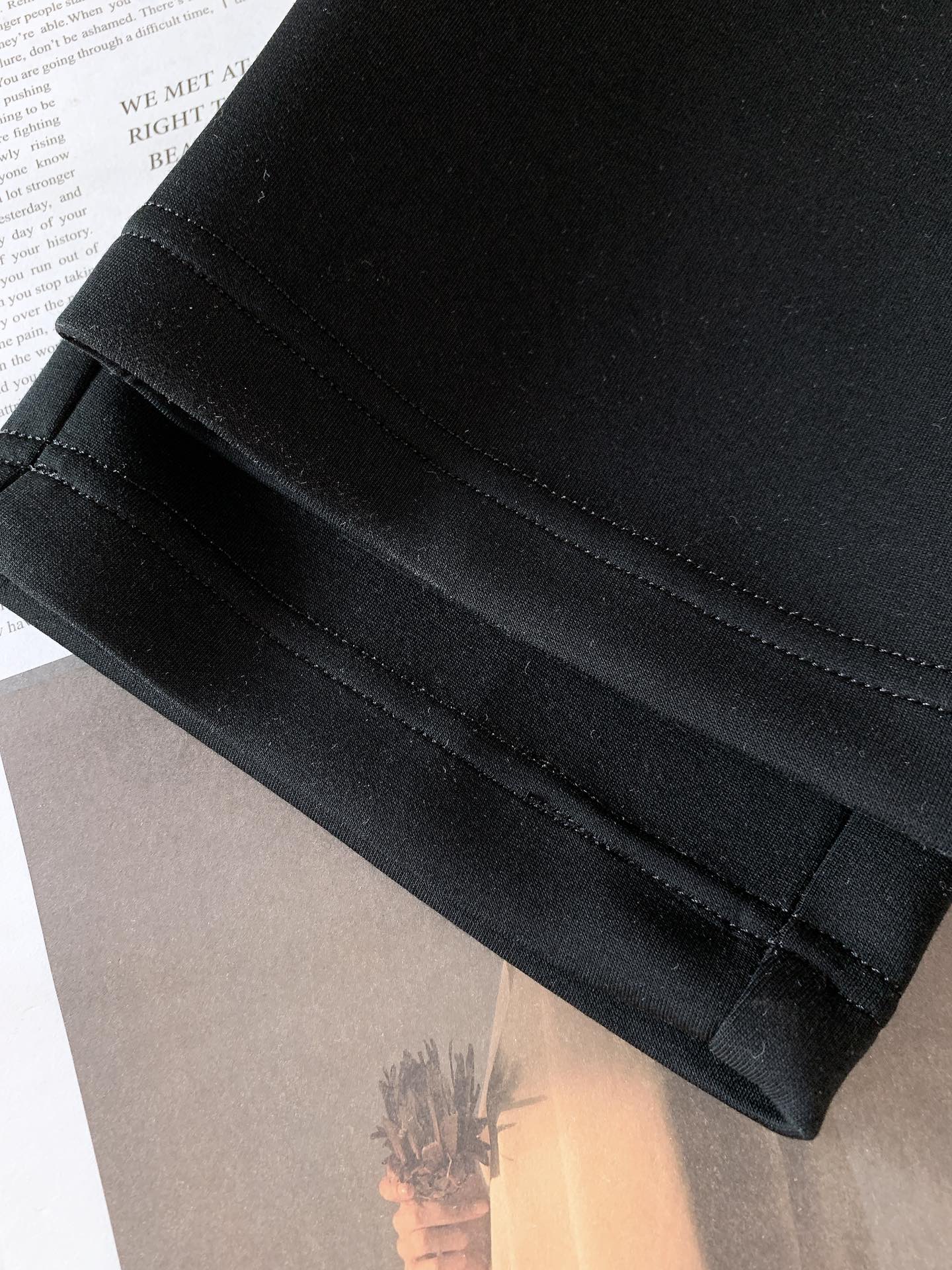 Moncler 蒙口 2025FW早秋新品 刺绣抽绳休闲裤时尚系列，独特设计，抽绳休闲长裤 订纱开始订染