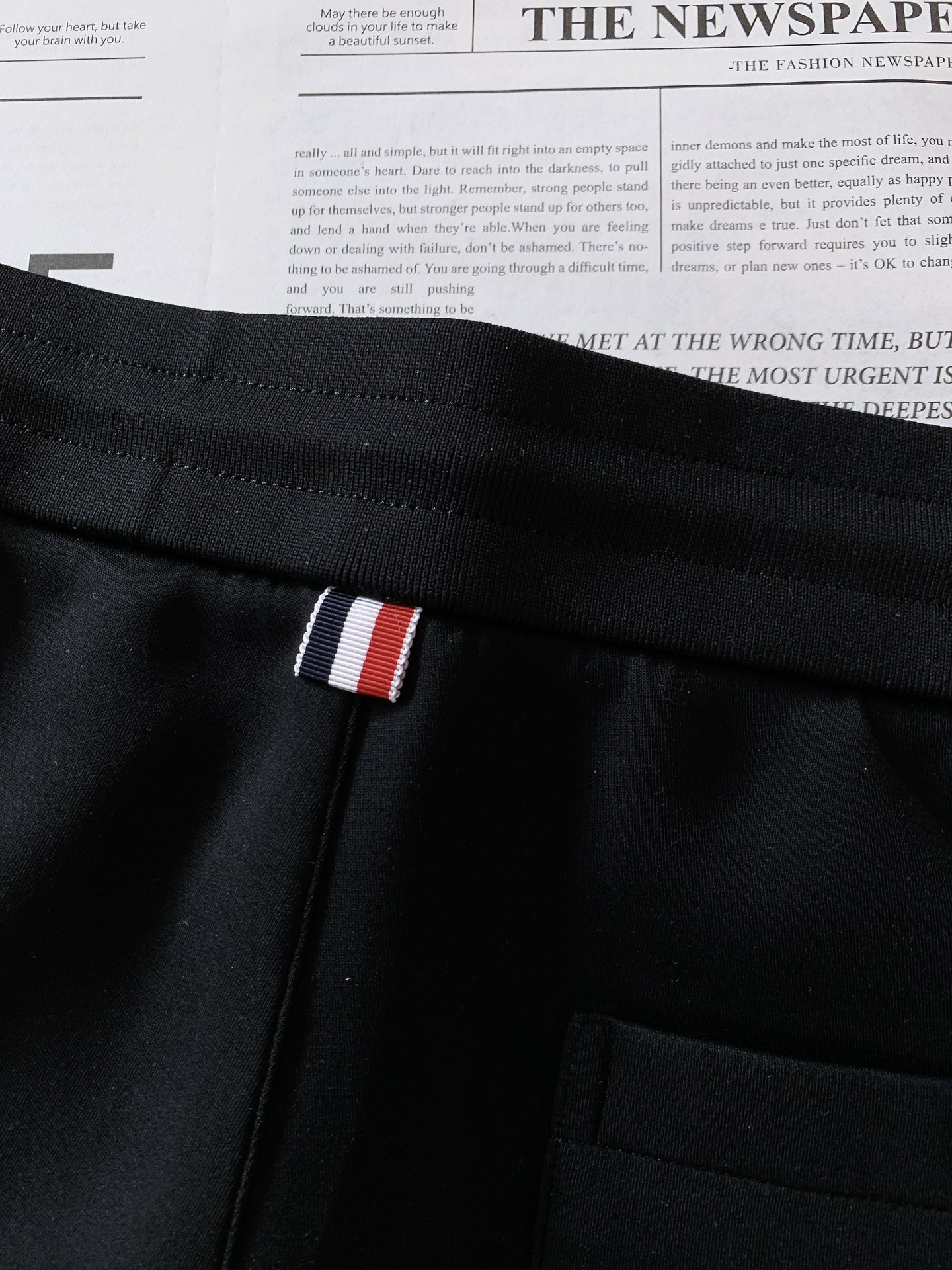 Moncler 蒙口 2025FW早秋新品 刺绣抽绳休闲裤时尚系列，独特设计，抽绳休闲长裤 订纱开始订染