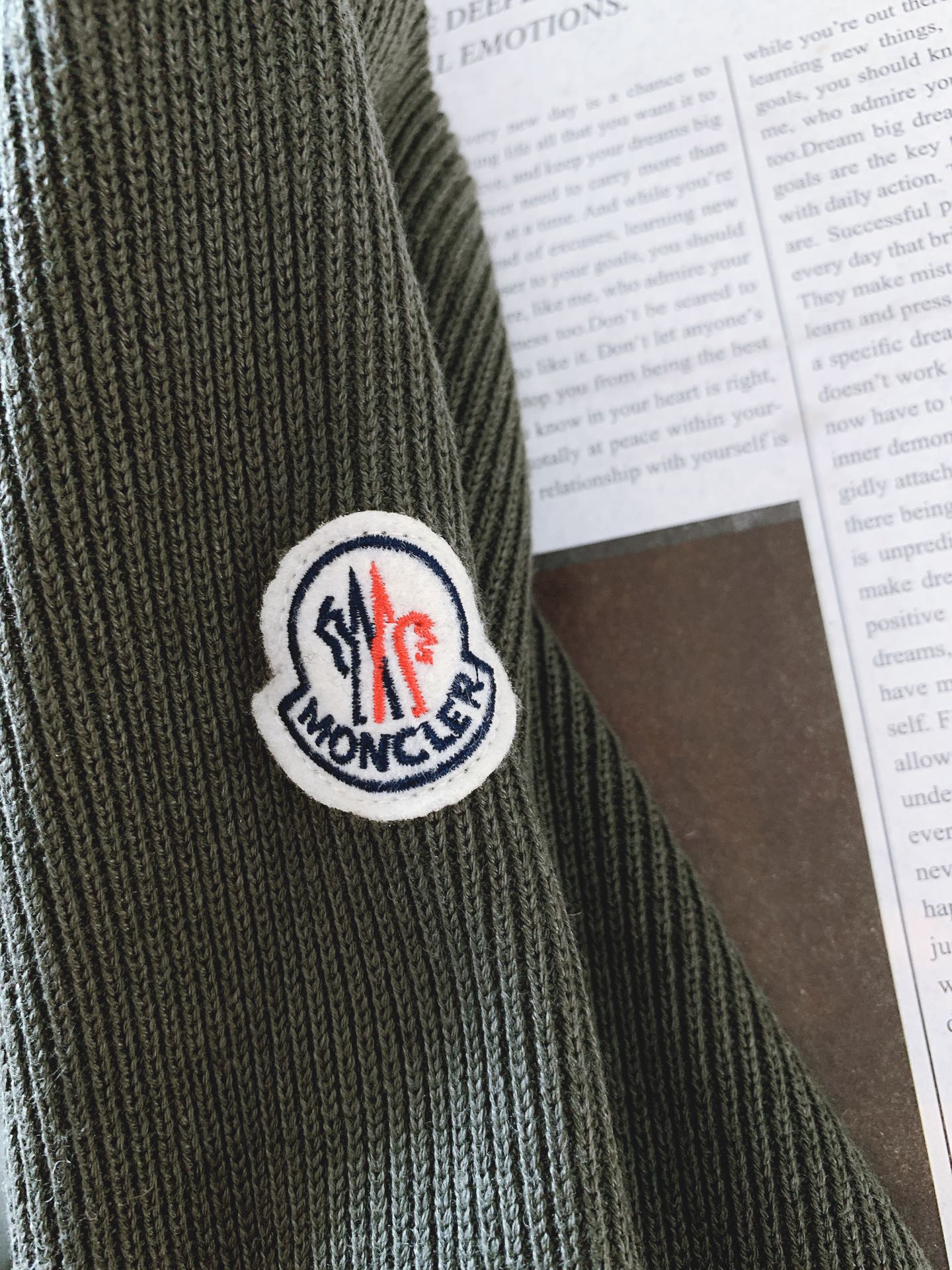 Moncler 蒙口 2025FW秋冬新品 毛织拼接羽绒夹克，条纹绗缝收身版型百搭不挑人。定制国标90白