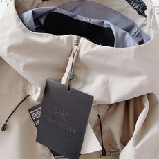 ARCTERYX 始祖鸟 硬壳冲锋衣|户外与都市的硬核美学碰撞 • 科技面料:搭载标志性的防水透气科技, ARCTERYX 始祖鸟 硬壳冲锋衣|户外与都市的硬核美学碰撞 • 科技面料:搭载标志性的防水透气科技,