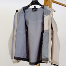 ARCTERYX 始祖鸟 硬壳冲锋衣|户外与都市的硬核美学碰撞 • 科技面料:搭载标志性的防水透气科技, ARCTERYX 始祖鸟 硬壳冲锋衣|户外与都市的硬核美学碰撞 • 科技面料:搭载标志性的防水透气科技,