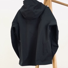 ARCTERYX 始祖鸟 硬壳冲锋衣|户外与都市的硬核美学碰撞 • 科技面料:搭载标志性的防水透气科技, ARCTERYX 始祖鸟 硬壳冲锋衣|户外与都市的硬核美学碰撞 • 科技面料:搭载标志性的防水透气科技,
