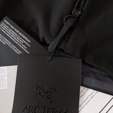 ARCTERYX 始祖鸟 硬壳冲锋衣|户外与都市的硬核美学碰撞 • 科技面料:搭载标志性的防水透气科技, ARCTERYX 始祖鸟 硬壳冲锋衣|户外与都市的硬核美学碰撞 • 科技面料:搭载标志性的防水透气科技,