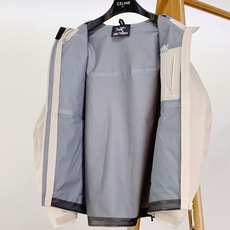 ARCTERYX 始祖鸟 硬壳冲锋衣|户外与都市的硬核美学碰撞 • 科技面料:搭载标志性的防水透气科技, ARCTERYX 始祖鸟 硬壳冲锋衣|户外与都市的硬核美学碰撞 • 科技面料:搭载标志性的防水透气科技,