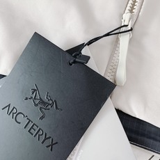 ARCTERYX 始祖鸟 硬壳冲锋衣|户外与都市的硬核美学碰撞 • 科技面料:搭载标志性的防水透气科技, ARCTERYX 始祖鸟 硬壳冲锋衣|户外与都市的硬核美学碰撞 • 科技面料:搭载标志性的防水透气科技,