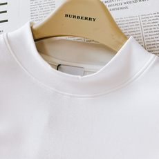 Burberry 巴宝莉 2025FW早秋新品 圆领长袖打底衫,立体感logo廓形半袖打底T恤,高支埃及 Burberry 巴宝莉 2025FW早秋新品 圆领长袖打底衫,立体感logo廓形半袖打底T恤,高支埃及