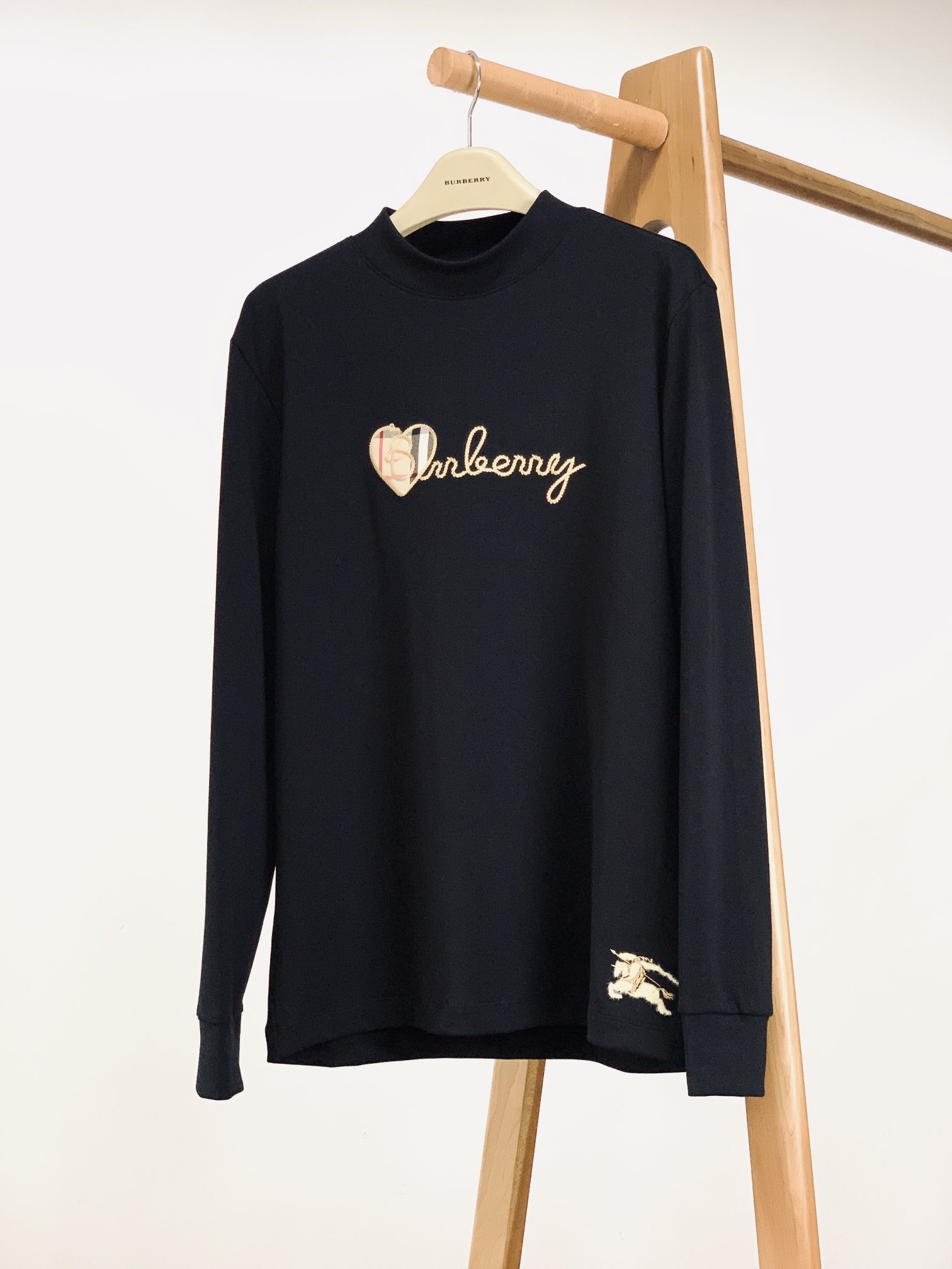 Burberry 巴宝莉 2025FW早秋新品 圆领长袖打底衫，立体感logo廓形半袖打底T恤，高支埃及