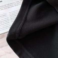 Fendi 芬迪 2025FW早秋新品 休闲长袖打底衫:罗马奢韵,「袖」藏精致品格肩袖处的FEND* R Fendi 芬迪 2025FW早秋新品 休闲长袖打底衫:罗马奢韵,「袖」藏精致品格肩袖处的FEND* R
