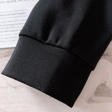 Fendi 芬迪 2025FW早秋新品 休闲长袖打底衫:罗马奢韵,「袖」藏精致品格肩袖处的FEND* R Fendi 芬迪 2025FW早秋新品 休闲长袖打底衫:罗马奢韵,「袖」藏精致品格肩袖处的FEND* R