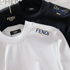 Fendi 芬迪 2025FW早秋新品 休闲长袖打底衫:罗马奢韵,「袖」藏精致品格肩袖处的FEND* R Fendi 芬迪 2025FW早秋新品 休闲长袖打底衫:罗马奢韵,「袖」藏精致品格肩袖处的FEND* R