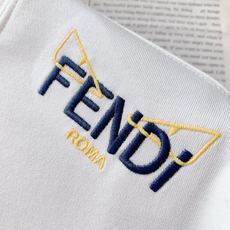 Fendi 芬迪 2025FW早秋新品 休闲长袖打底衫:罗马奢韵,「袖」藏精致品格肩袖处的FEND* R Fendi 芬迪 2025FW早秋新品 休闲长袖打底衫:罗马奢韵,「袖」藏精致品格肩袖处的FEND* R