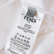Fendi 芬迪 2025FW早秋新品 休闲长袖打底衫:罗马奢韵,「袖」藏精致品格肩袖处的FEND* R Fendi 芬迪 2025FW早秋新品 休闲长袖打底衫:罗马奢韵,「袖」藏精致品格肩袖处的FEND* R
