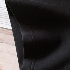 LouisVuitton 路易威登 2025FW早秋新品 加厚款重工打底T恤;「厚」续经典风格。胸前的经 LouisVuitton 路易威登 2025FW早秋新品 加厚款重工打底T恤;「厚」续经典风格。胸前的经