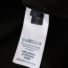 LouisVuitton 路易威登 2025FW早秋新品 加厚款重工打底T恤;「厚」续经典风格。胸前的经 LouisVuitton 路易威登 2025FW早秋新品 加厚款重工打底T恤;「厚」续经典风格。胸前的经