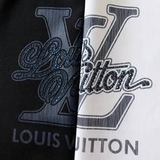 LouisVuitton 路易威登 2025FW早秋新品 加厚款重工打底T恤;「厚」续经典风格。胸前的经 LouisVuitton 路易威登 2025FW早秋新品 加厚款重工打底T恤;「厚」续经典风格。胸前的经