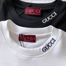 Gucci 古驰 2025FW早秋新品 加厚款打底T恤:奢品质感,冬日「底」气之选领口处精致的字母刺绣标 Gucci 古驰 2025FW早秋新品 加厚款打底T恤:奢品质感,冬日「底」气之选领口处精致的字母刺绣标