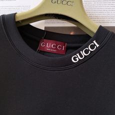 Gucci 古驰 2025FW早秋新品 加厚款打底T恤:奢品质感,冬日「底」气之选领口处精致的字母刺绣标 Gucci 古驰 2025FW早秋新品 加厚款打底T恤:奢品质感,冬日「底」气之选领口处精致的字母刺绣标