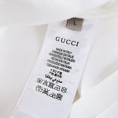 Gucci 古驰 2025FW早秋新品 加厚款打底T恤:奢品质感,冬日「底」气之选领口处精致的字母刺绣标 Gucci 古驰 2025FW早秋新品 加厚款打底T恤:奢品质感,冬日「底」气之选领口处精致的字母刺绣标