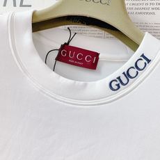 Gucci 古驰 2025FW早秋新品 加厚款打底T恤:奢品质感,冬日「底」气之选领口处精致的字母刺绣标 Gucci 古驰 2025FW早秋新品 加厚款打底T恤:奢品质感,冬日「底」气之选领口处精致的字母刺绣标