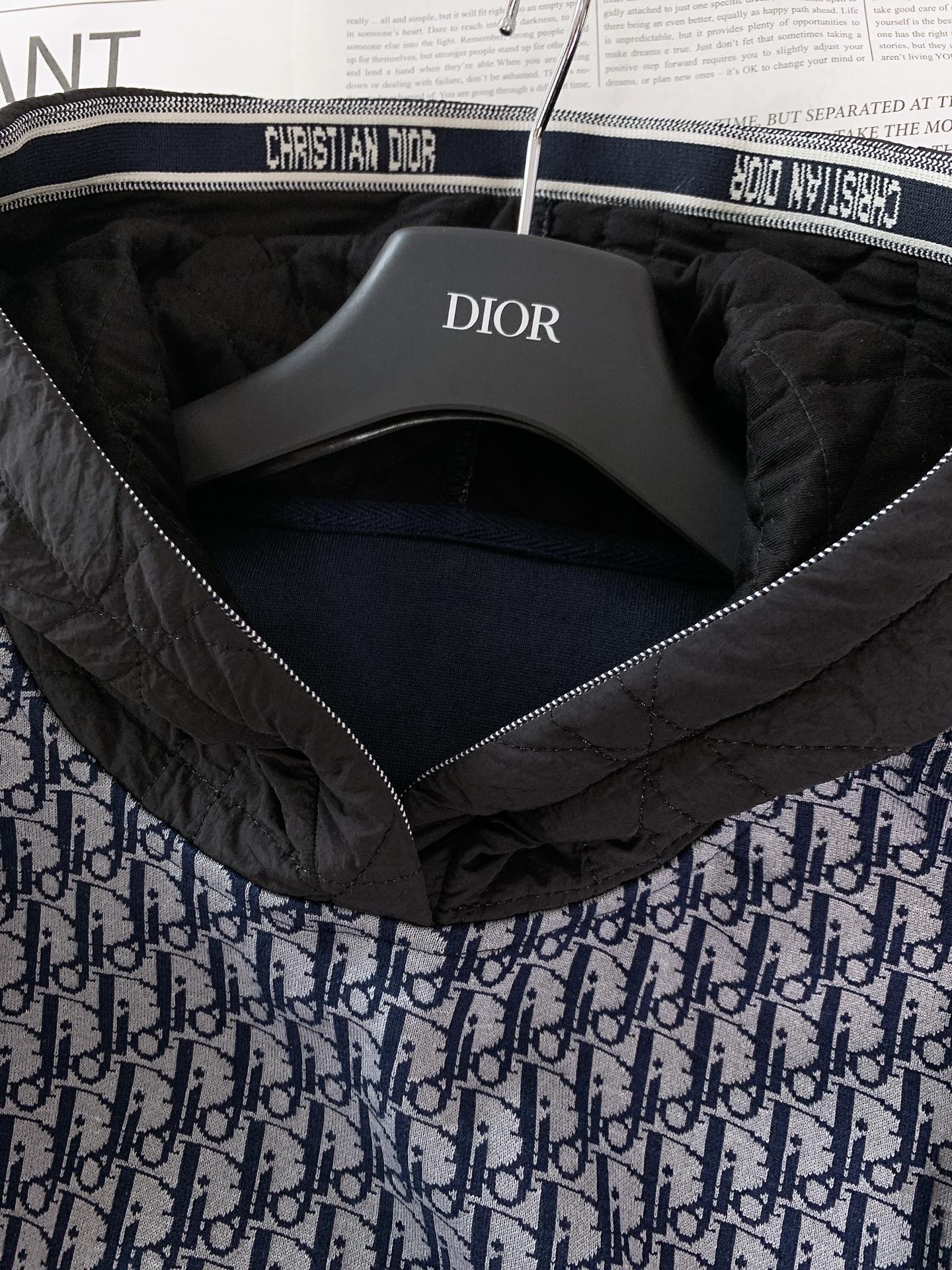 Dior Homme 迪奥·桀傲 满印连帽卫衣外套 满幅Oblique老花提花，蓝白撞色尽显高级复古格调，行走间品牌辨识