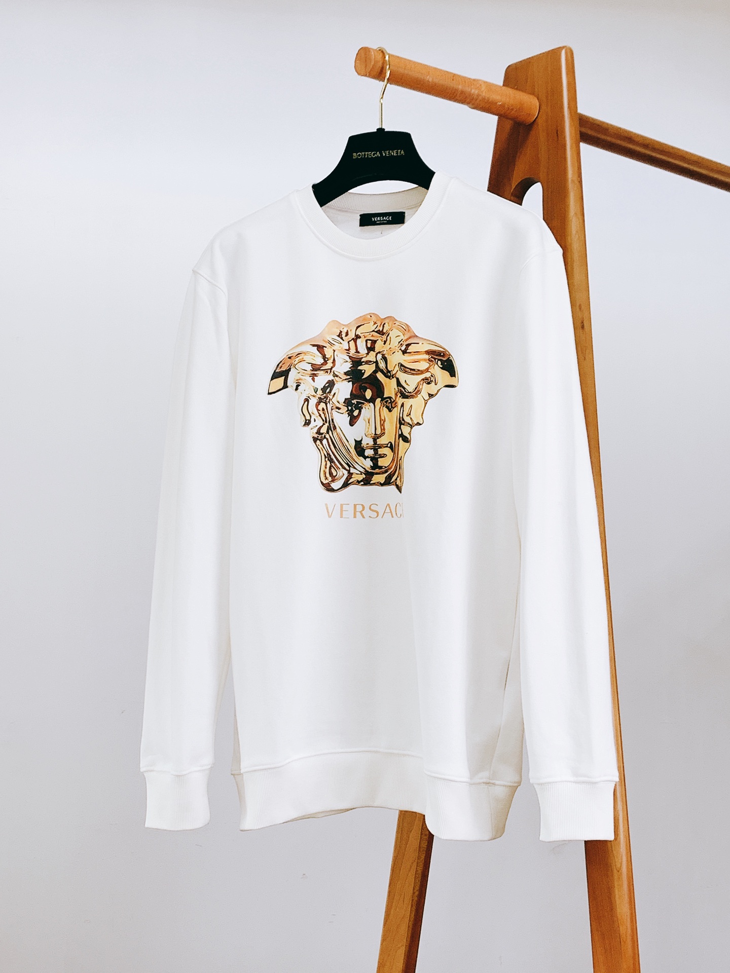 Versace 范思哲 2025FW秋冬新品休闲套头卫衣，胸前经典美杜莎标识印花，辨识度极高，完美的符合