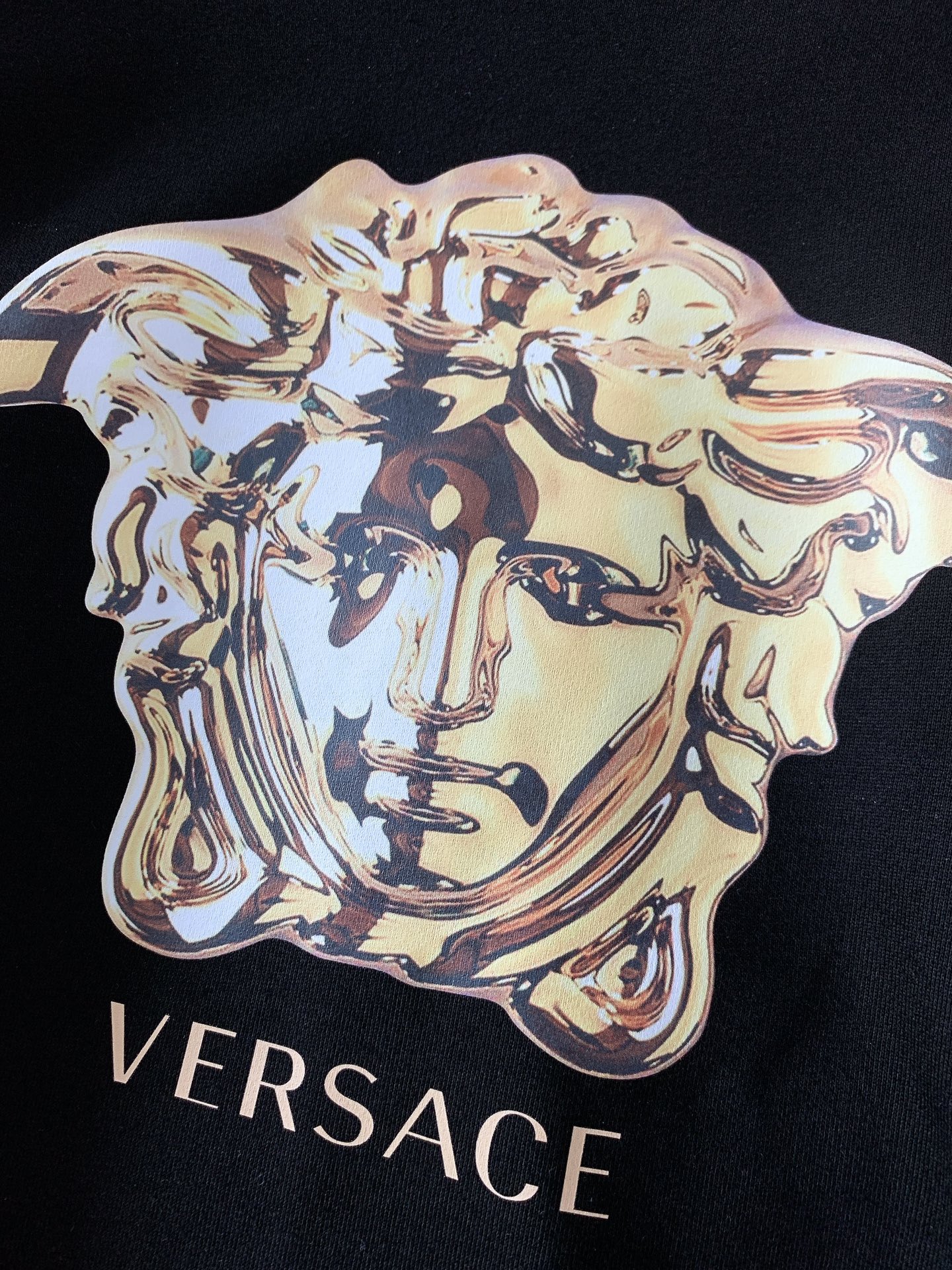 Versace 范思哲 2025FW秋冬新品休闲套头卫衣，胸前经典美杜莎标识印花，辨识度极高，完美的符合