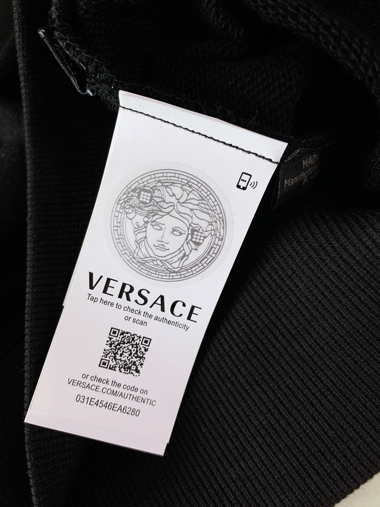 Versace 范思哲 2025FW秋冬新品休闲套头卫衣，胸前经典美杜莎标识印花，辨识度极高，完美的符合