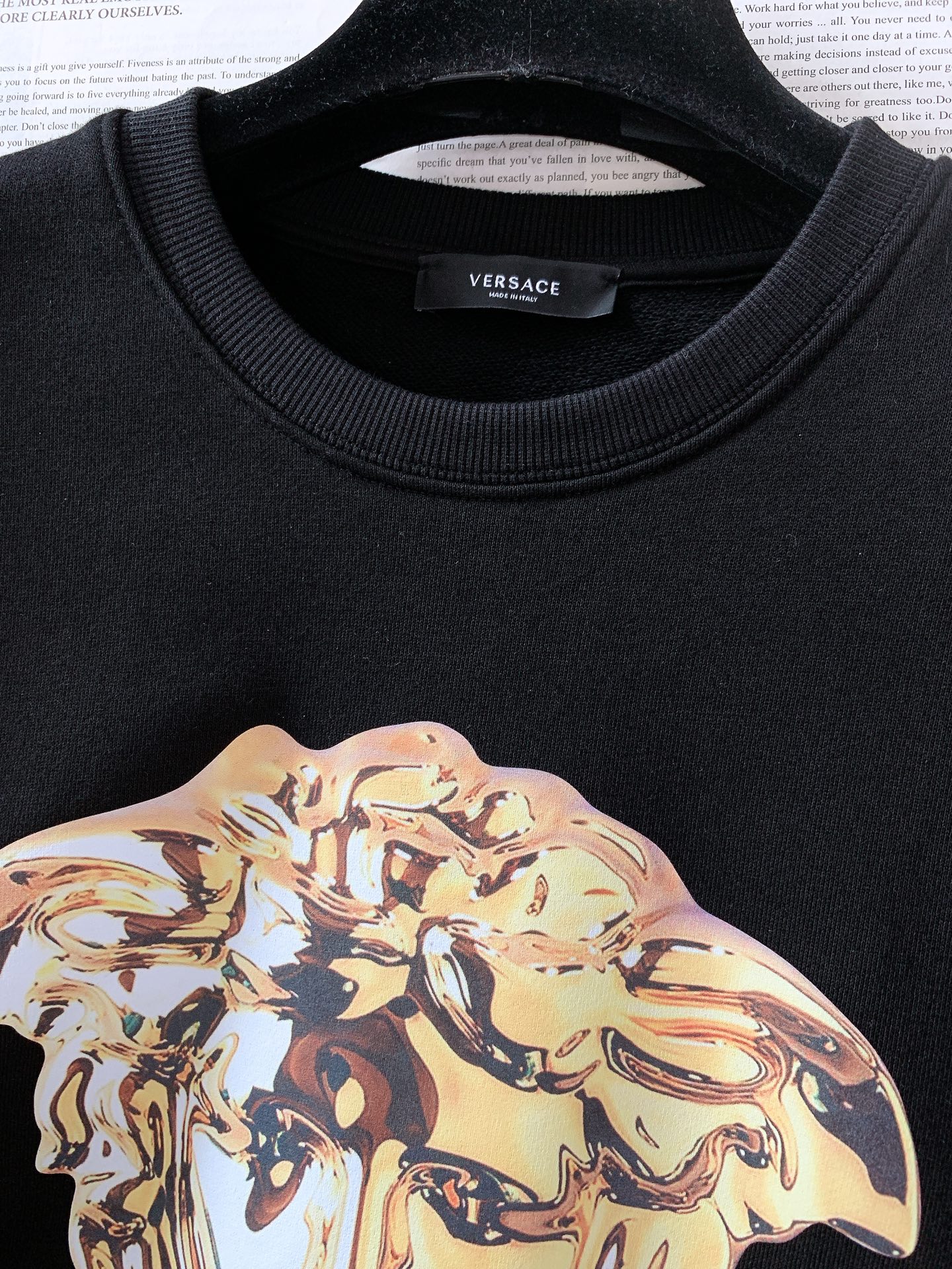 Versace 范思哲 2025FW秋冬新品休闲套头卫衣，胸前经典美杜莎标识印花，辨识度极高，完美的符合