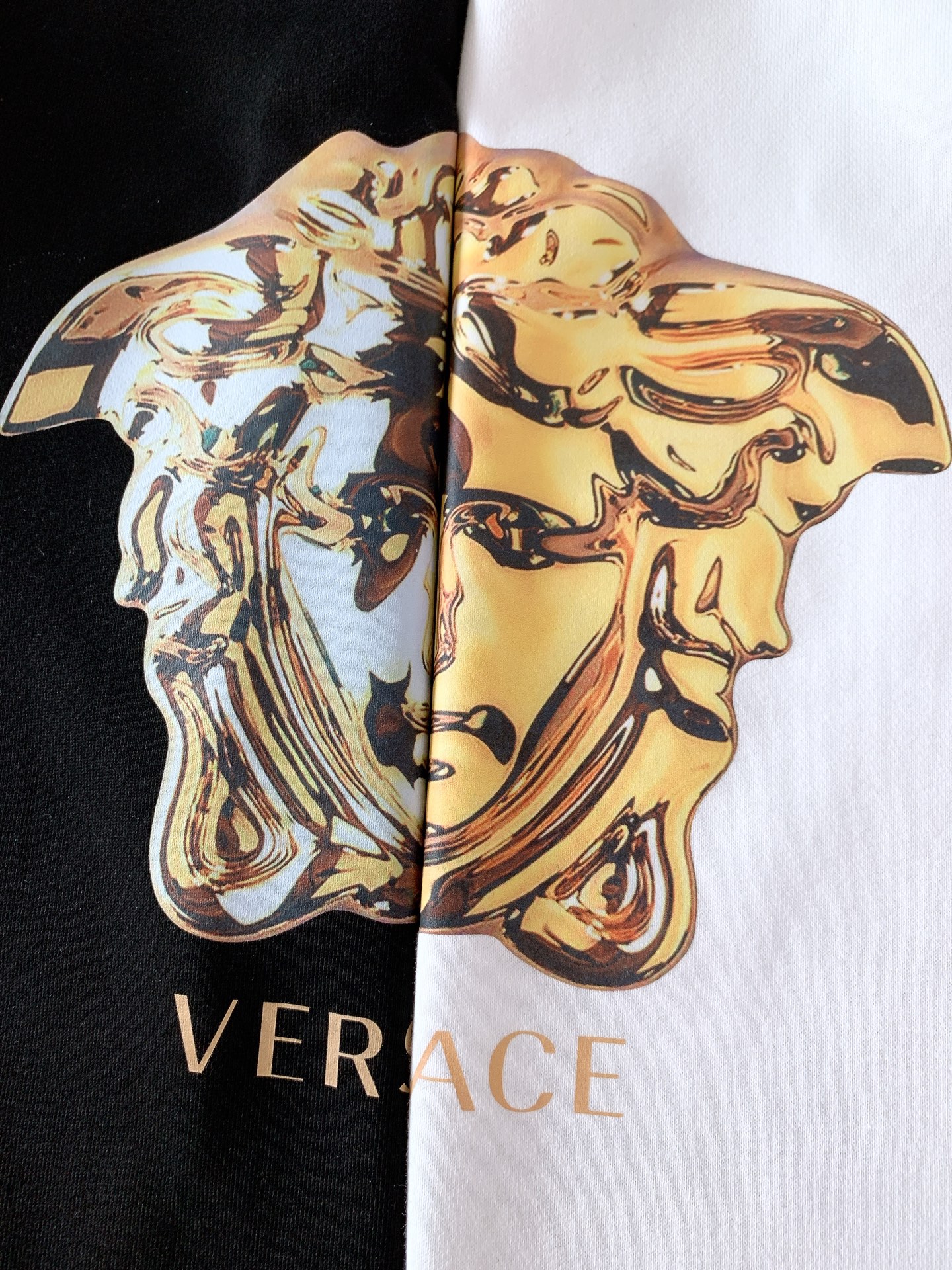 Versace 范思哲 2025FW秋冬新品休闲套头卫衣，胸前经典美杜莎标识印花，辨识度极高，完美的符合