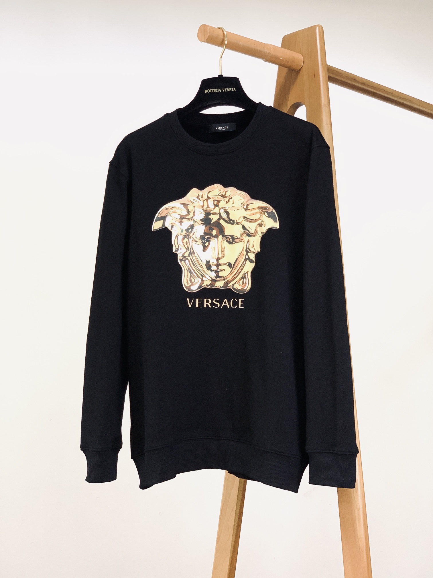 Versace 范思哲 2025FW秋冬新品休闲套头卫衣，胸前经典美杜莎标识印花，辨识度极高，完美的符合